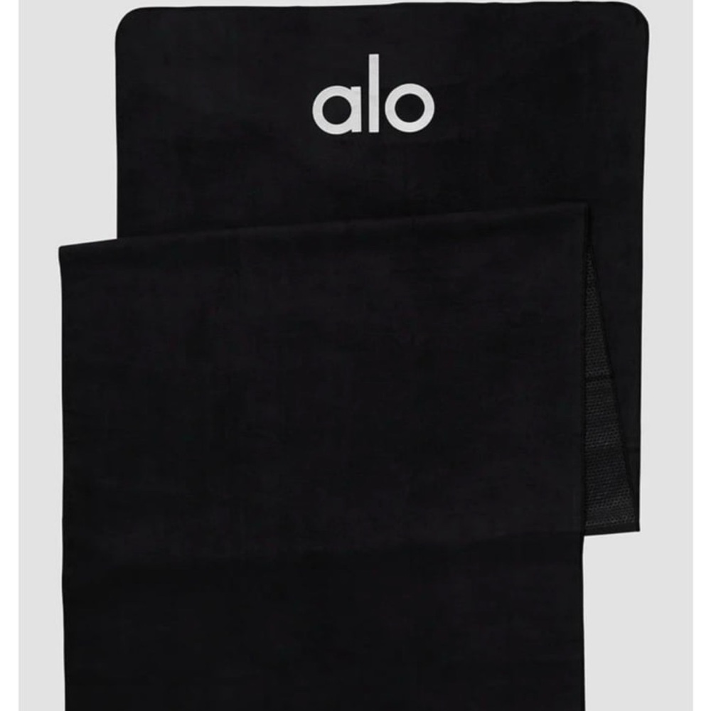 ALO Yoga Grounded No-Slip Mat Towel in Black